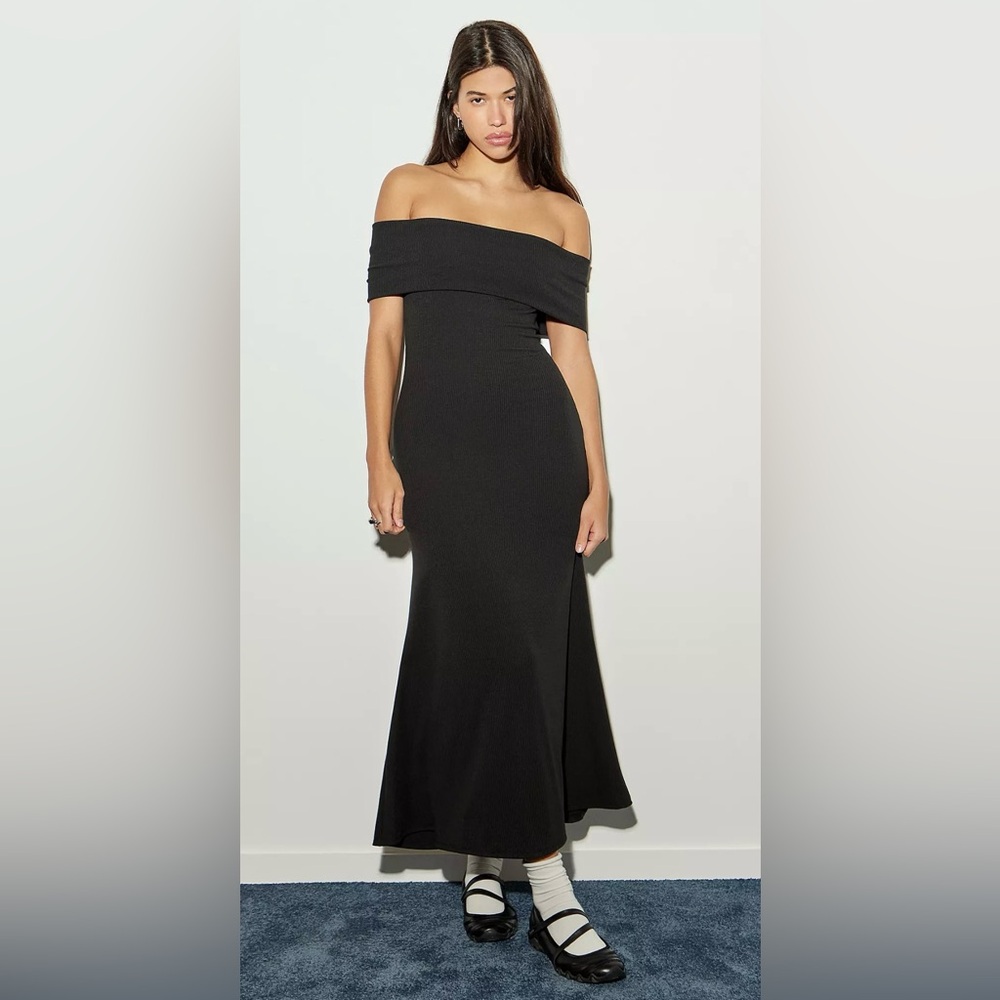 Silence + Noise Jayde Off-The-Shoulder Maxi Dress
